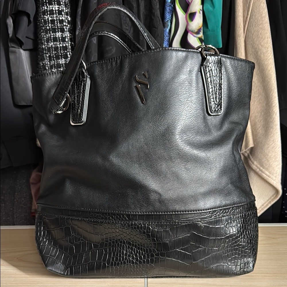 Simply Vera Vera Wang Black Leather Tote with Croc-Texture Trim - Picture 1 of 13
